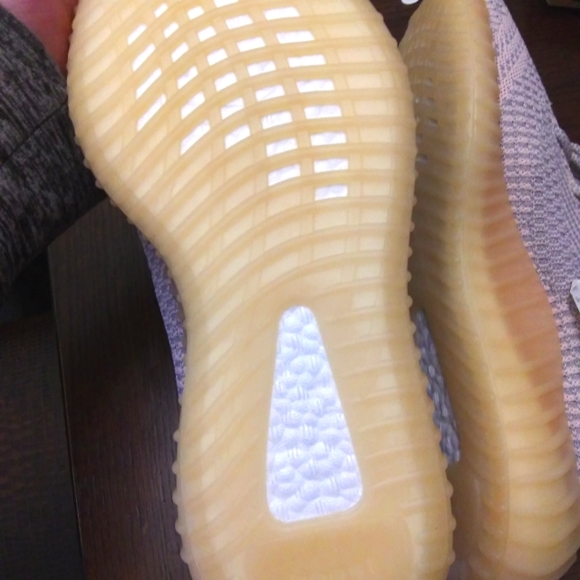 Yeezy boost 350 v2 main image 5